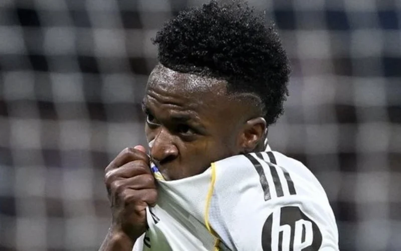 رسميًا قبل بنفيكا.. فينيسيوس يثني على مودريتش ويعبر عن اشتياقه